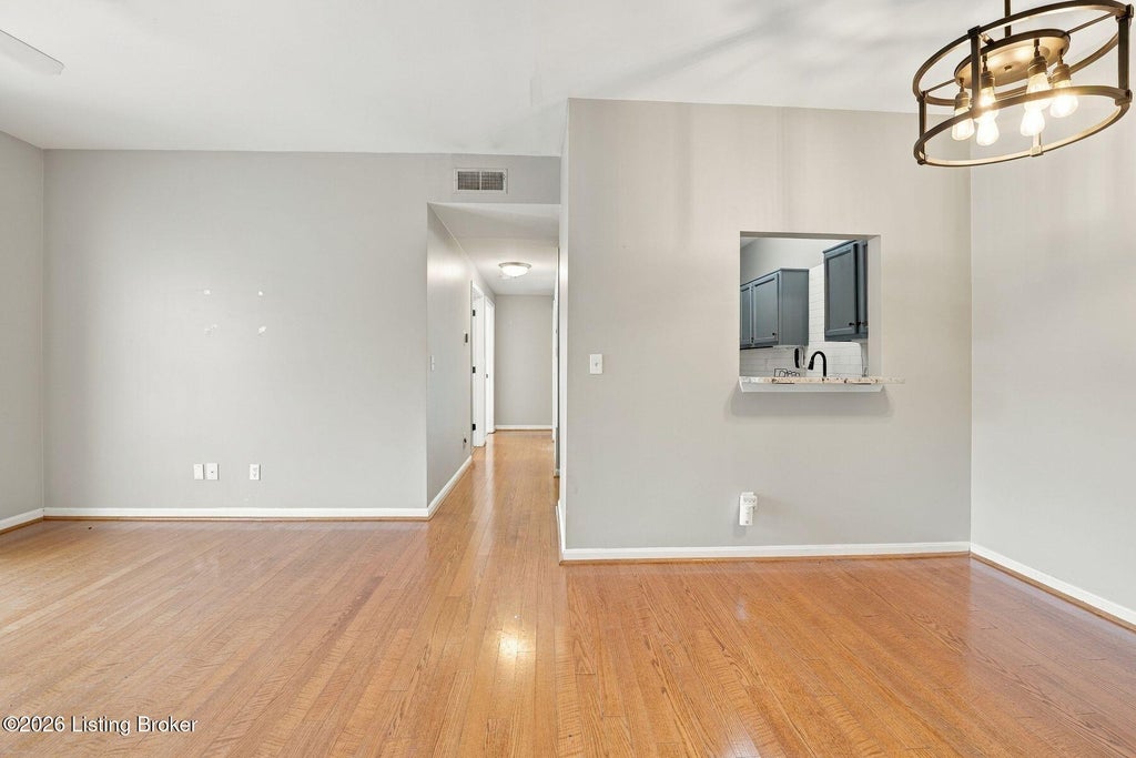 Photo of 1110 Westlynne Pl #1, Louisville, KY 40222 (MLS # 1732550)