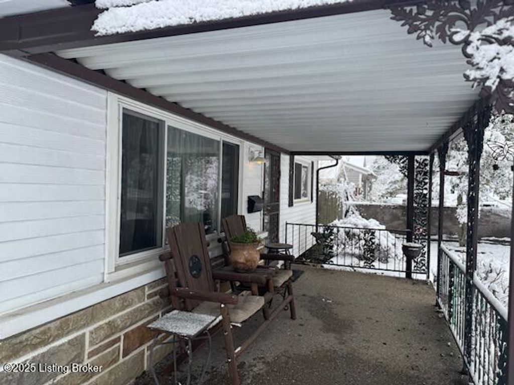 Photo of 13609 Tennis Blvd, Louisville, KY 40272 (MLS # 1704373)