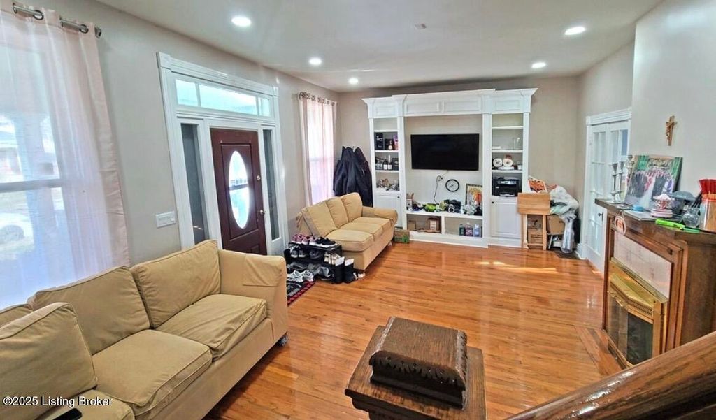 Photo of 1204 Walter Ave, Louisville, KY 40215 (MLS # 1705541)