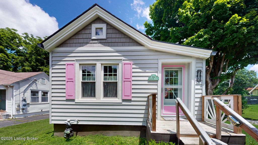 Photo of 605 Fountain Ave, Lyndon, KY 40222 (MLS # 1722658)
