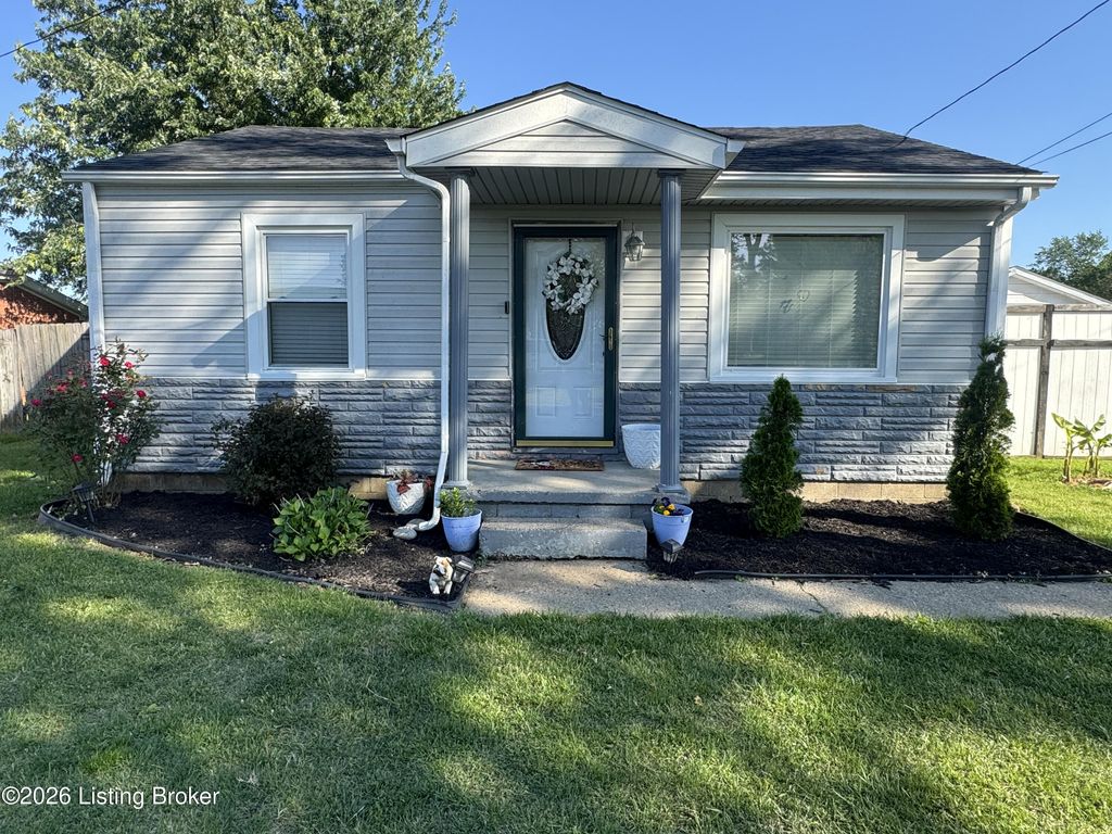 Photo of 201 Meadowview Dr, Mt Washington, KY 40047 (MLS # 1716841)