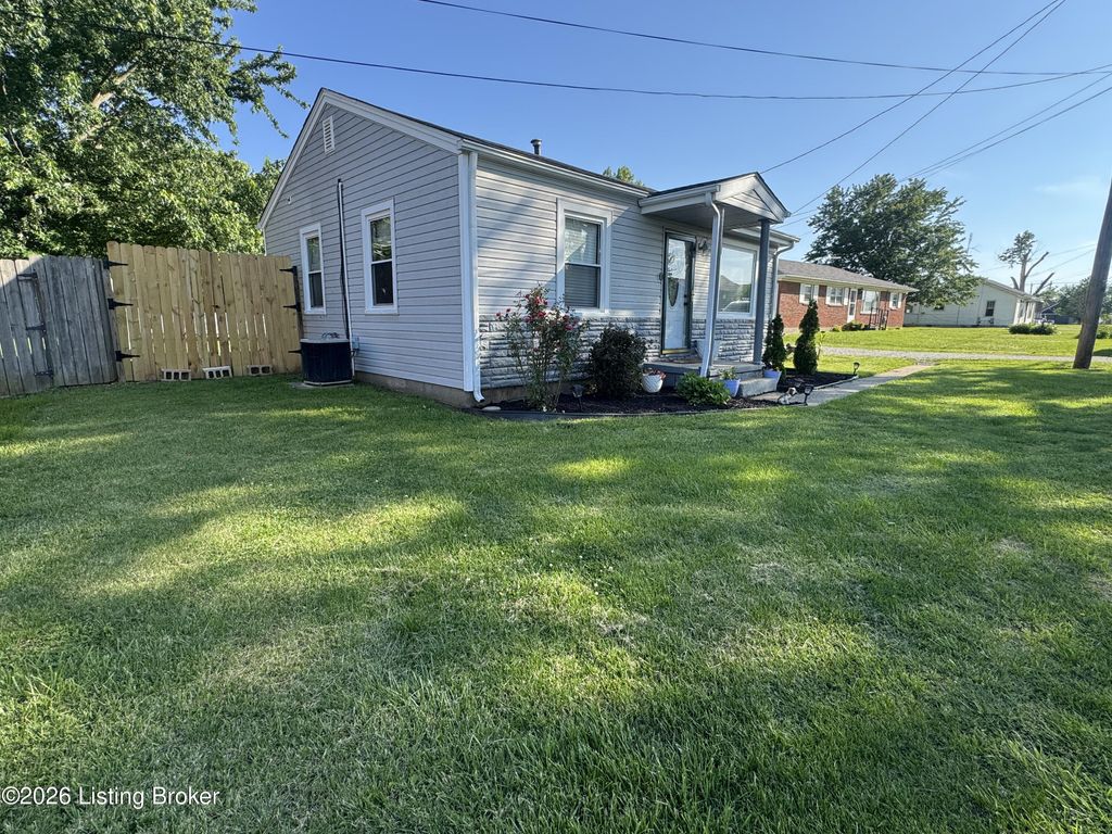Photo of 201 Meadowview Dr, Mt Washington, KY 40047 (MLS # 1716841)