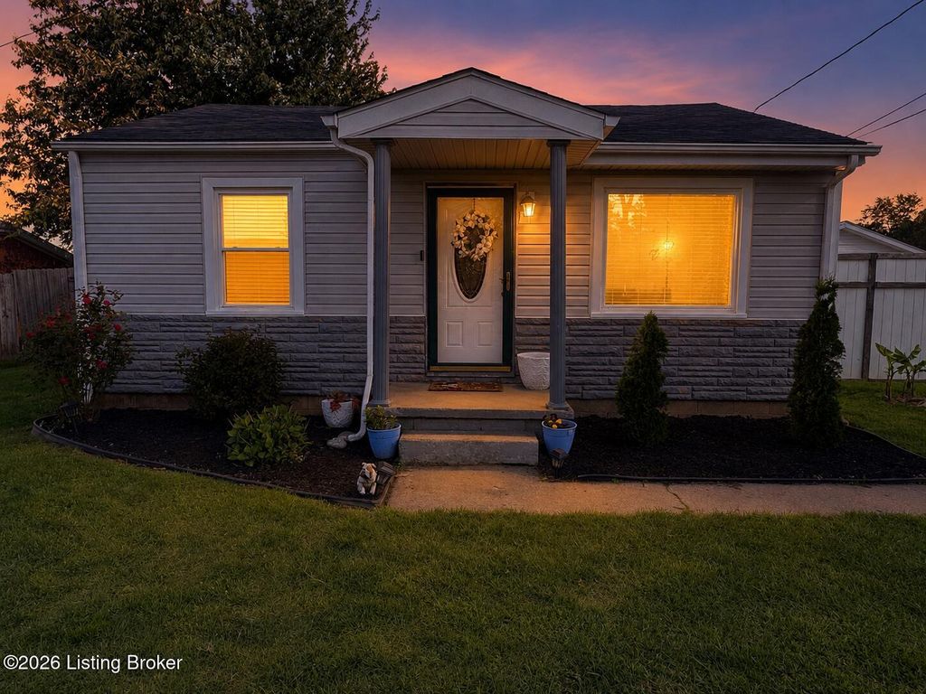 Photo of 201 Meadowview Dr, Mt Washington, KY 40047 (MLS # 1716841)