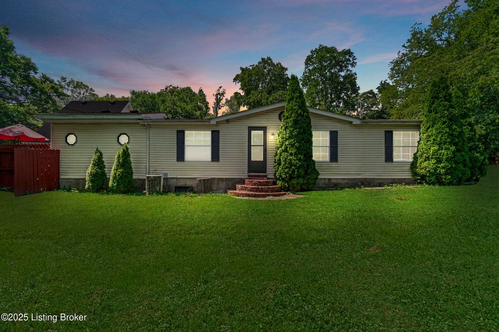 Photo of 7614 Fraziertown Rd, Pewee Valley, KY 40056 (MLS # 1697899)