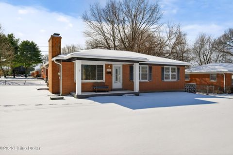 Photo of 7118 Nachand Ln, Louisville, KY 40218 (MLS # 1708048)