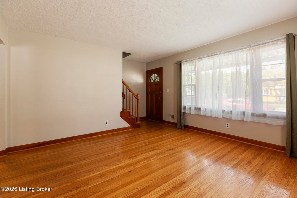 Photo of 1010 W Whitney Ave, Louisville, KY 40215 (MLS # 1728467)