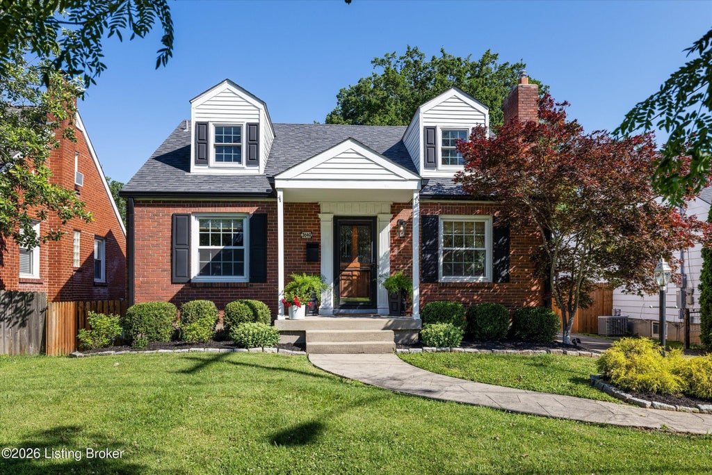 Photo of 3649 Warner Ave, Louisville, KY 40207 (MLS # 1719865)