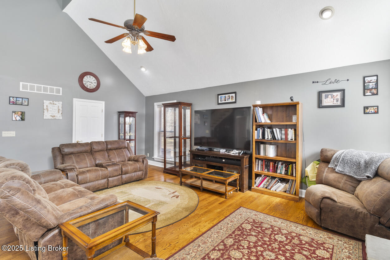 236 Running Creek Dr, Shepherdsville, Kentucky image 4