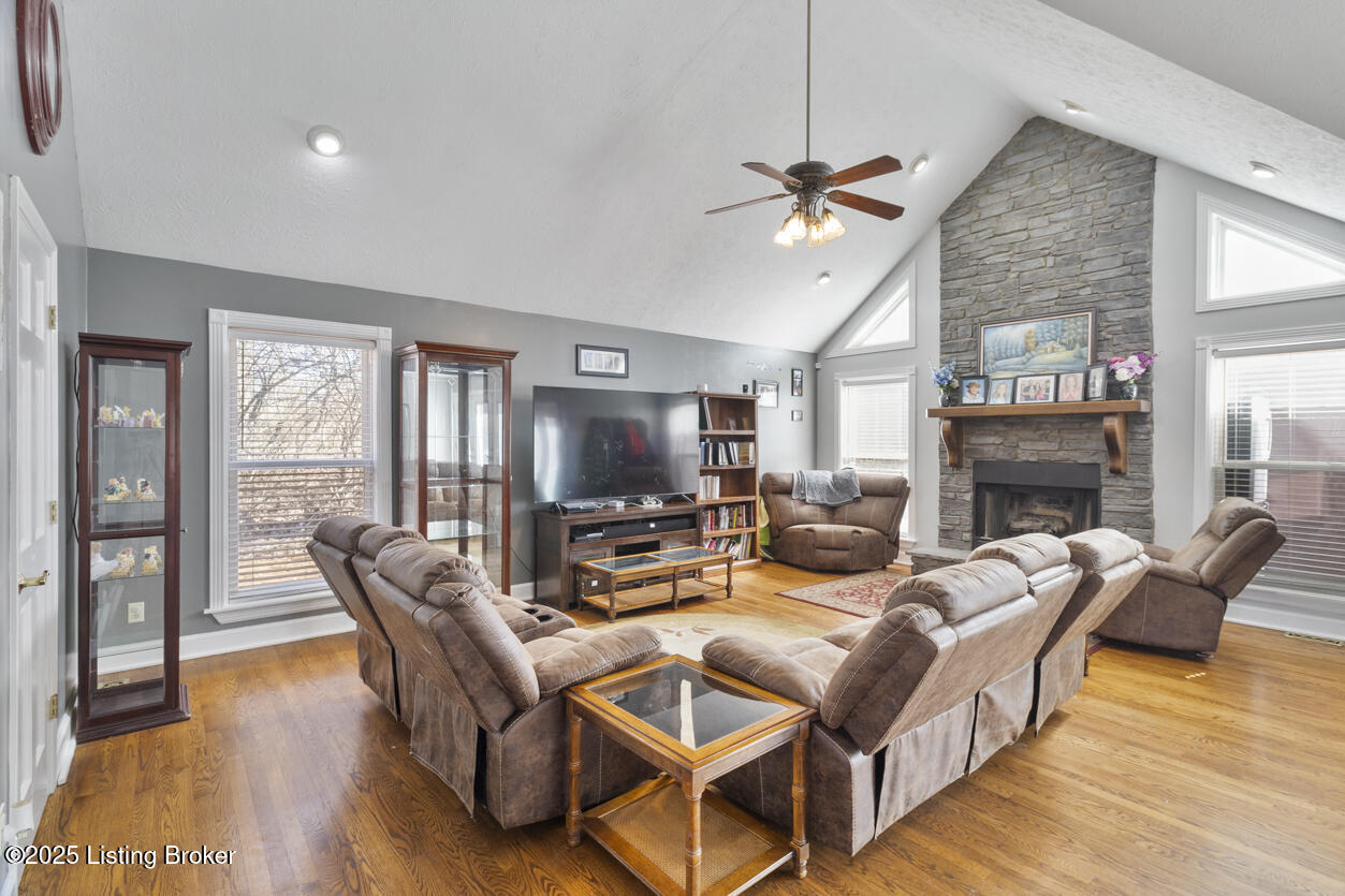 236 Running Creek Dr, Shepherdsville, Kentucky image 2