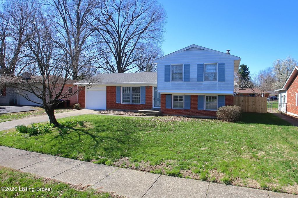Photo of 2410 Woodmont Dr, Louisville, KY 40220 (MLS # 1711945)