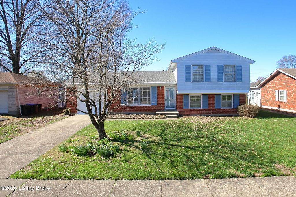 Photo of 2410 Woodmont Dr, Louisville, KY 40220 (MLS # 1711945)