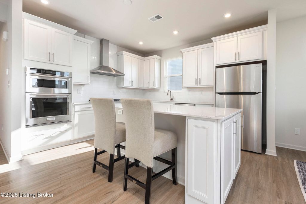 Photo of 3911 Blackthorn Pl, La Grange, KY 40031 (MLS # 1700771)