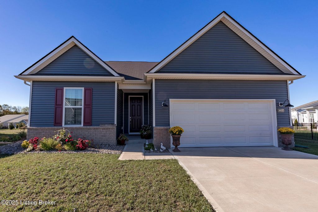 Photo of 3911 Blackthorn Pl, La Grange, KY 40031 (MLS # 1700771)