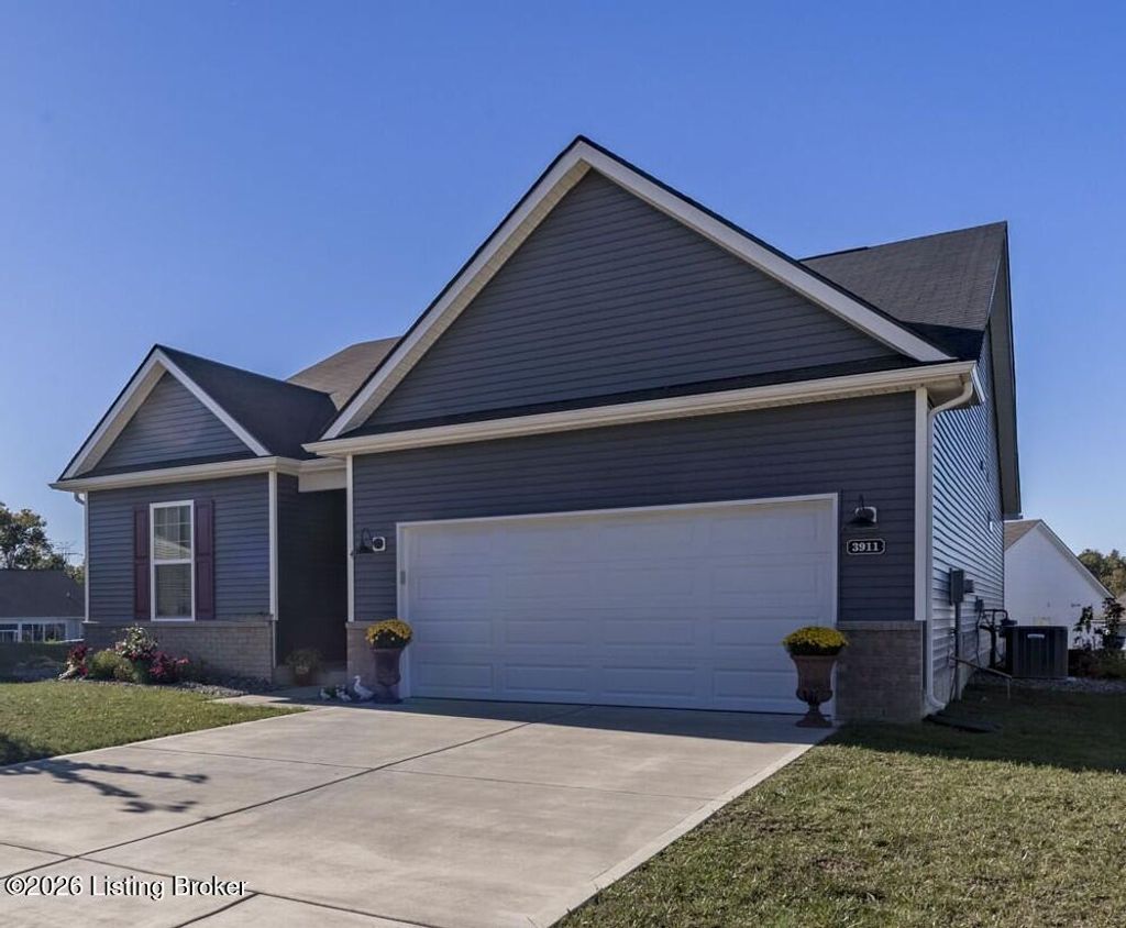 Photo of 3911 Blackthorn Pl, La Grange, KY 40031 (MLS # 1700771)