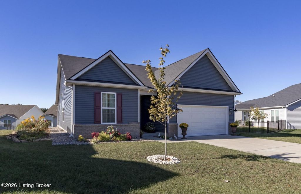 Photo of 3911 Blackthorn Pl, La Grange, KY 40031 (MLS # 1700771)