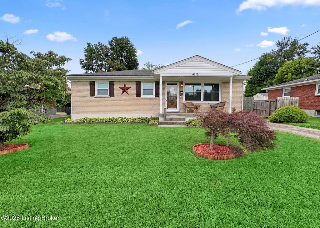 Photo of 4110 Jim Hawkins Dr, Louisville, KY 40229 (MLS # 1721254)