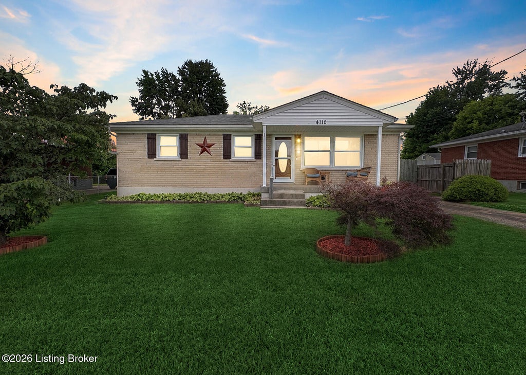 Photo of 4110 Jim Hawkins Dr, Louisville, KY 40229 (MLS # 1721254)