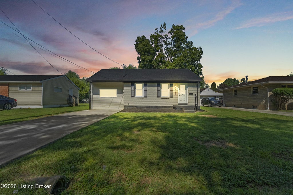 Photo of 4138 Mae Ave, Louisville, KY 40216 (MLS # 1728090)