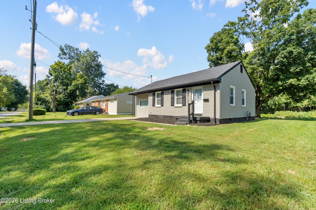 Photo of 4138 Mae Ave, Louisville, KY 40216 (MLS # 1728090)