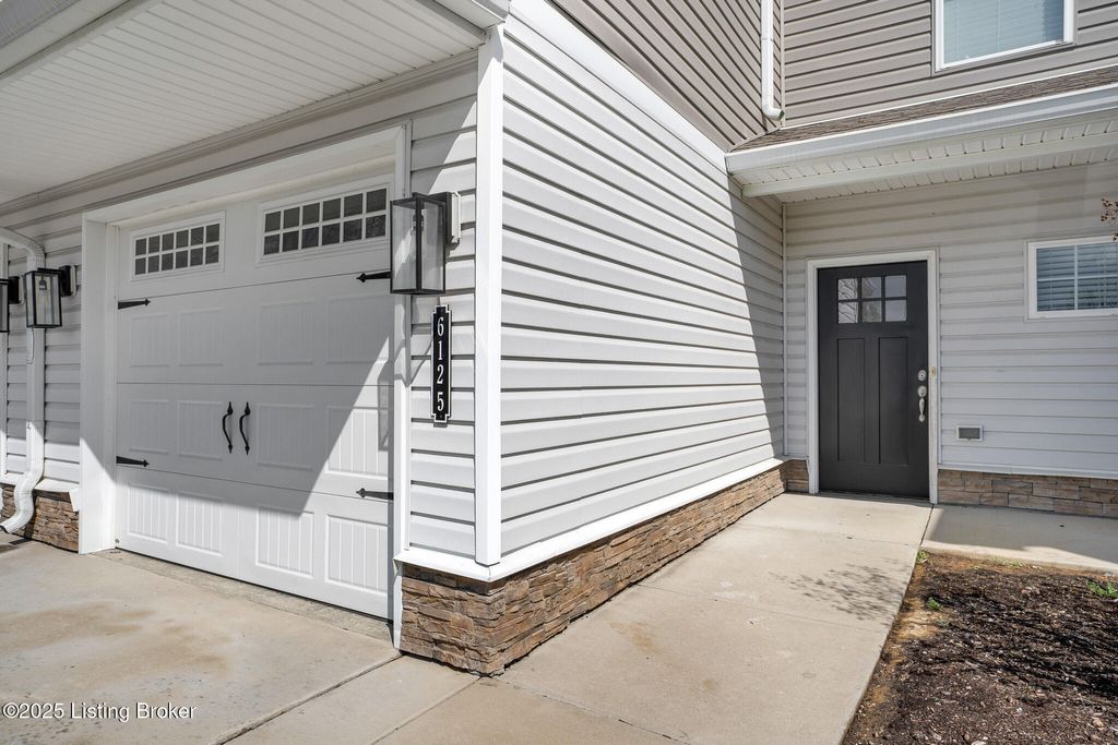 Photo of 6102 Goalby Dr, Louisville, KY 40258 (MLS # 1715997)