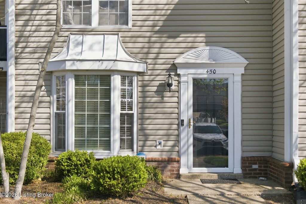 Photo of 450 Dean Taylor Ct, Simpsonville, KY 40067 (MLS # 1715292)