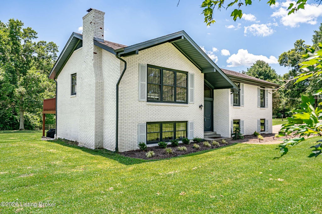 Photo of 3516 Echo Valley Cir, La Grange, KY 40031 (MLS # 1721921)