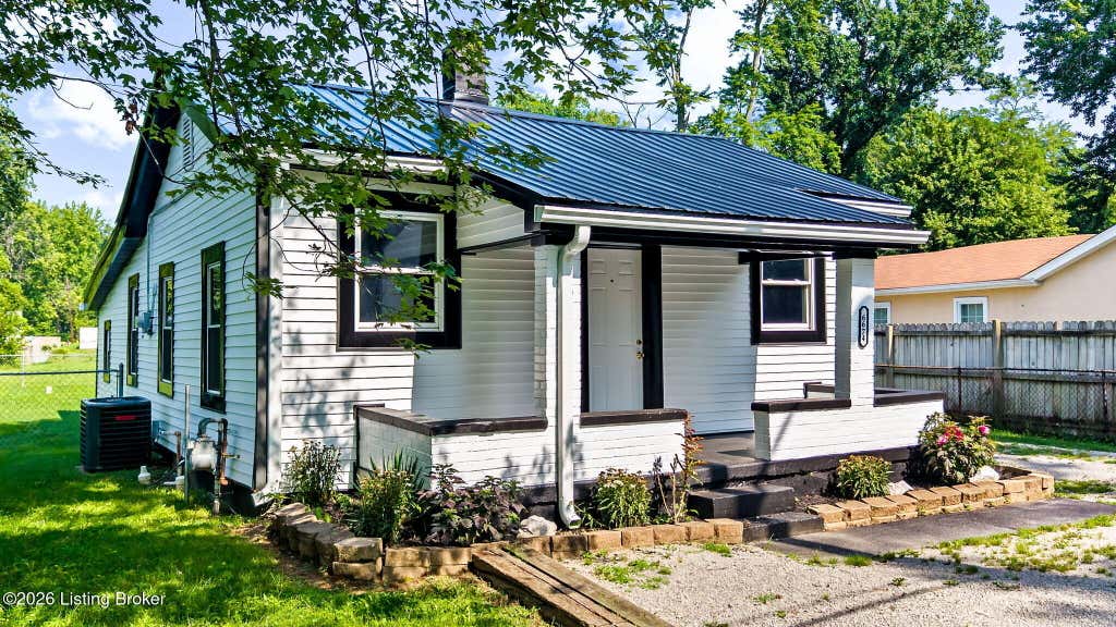 Photo of 6674 Rutledge Rd, Louisville, KY 40258 (MLS # 1724196)