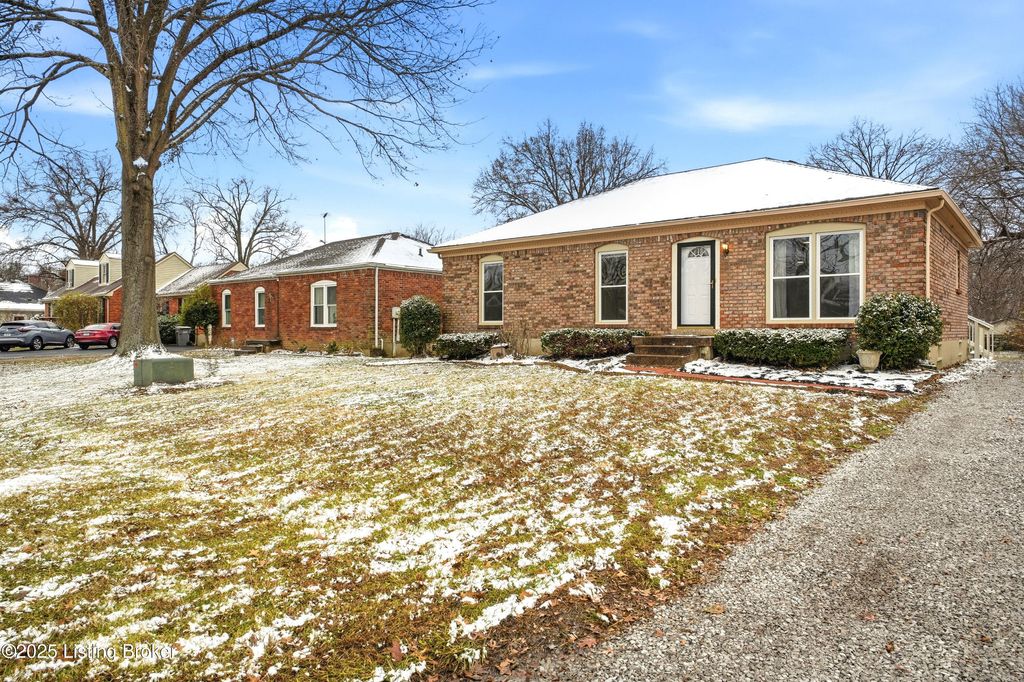 Photo of 6312 Big Ben Dr, Louisville, KY 40291 (MLS # 1705095)