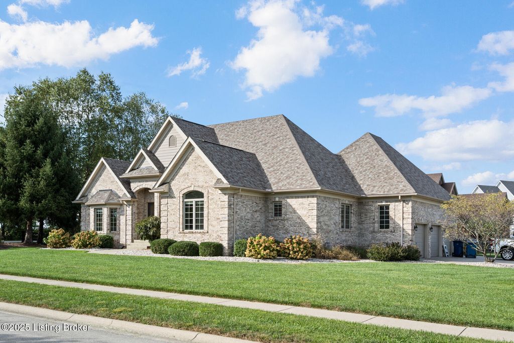 Photo of 2700 Heather Green Blvd, La Grange, KY 40031 (MLS # 1700778)