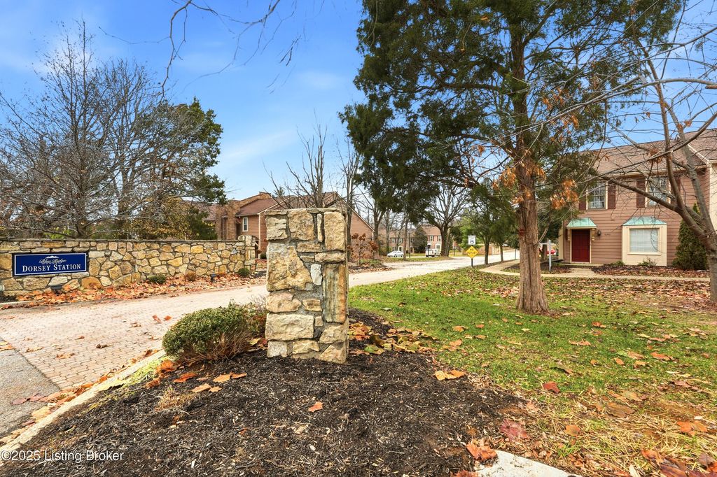 Photo of 10401 Shelbyville Rd, Louisville, KY 40223 (MLS # 1704460)