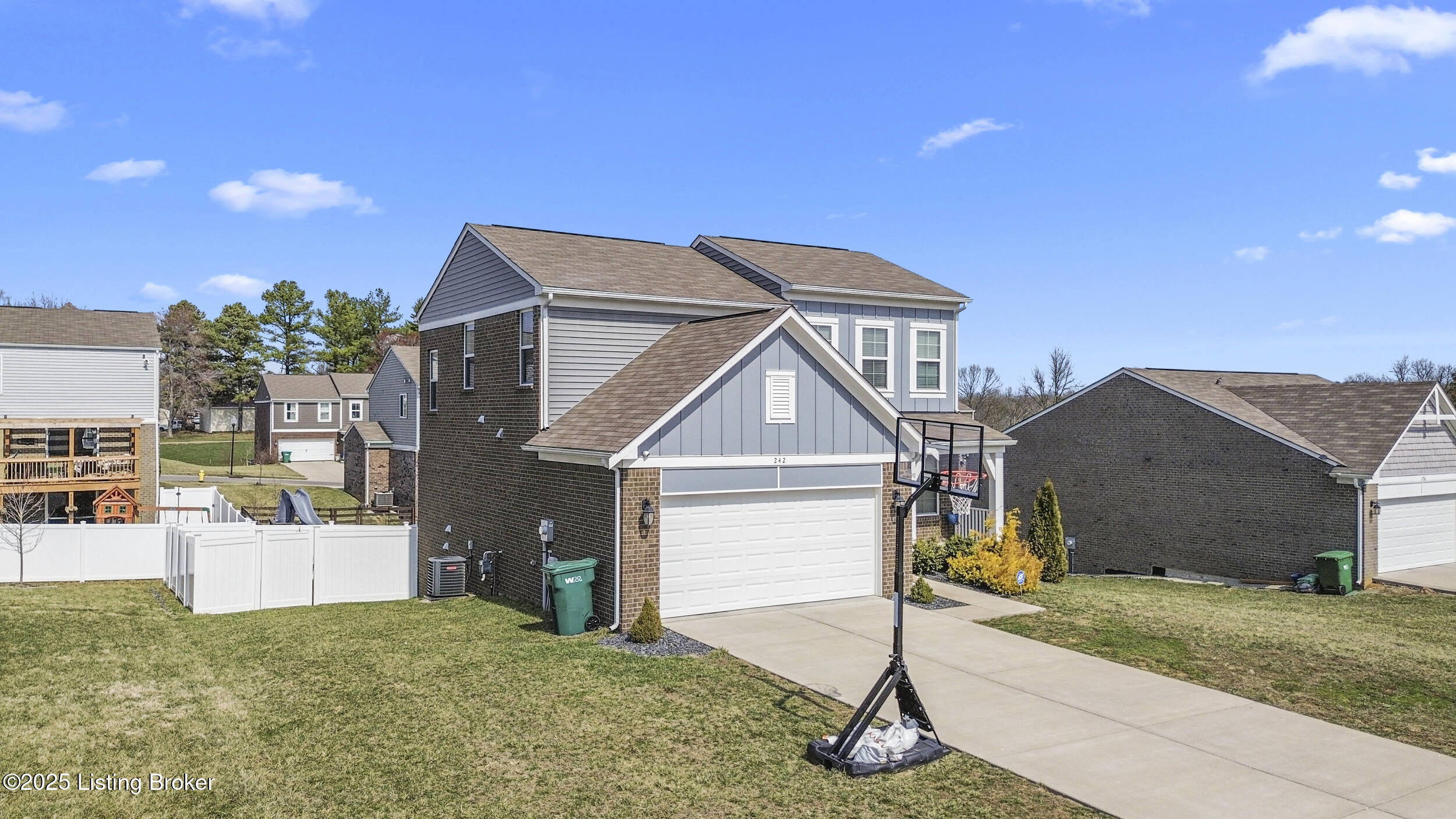 242 Magnolia Dr, Louisville, Kentucky image 2