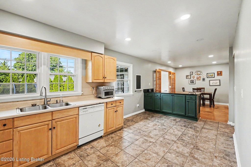 Photo of 1511 Woodluck Ave, Louisville, KY 40205 (MLS # 1717407)