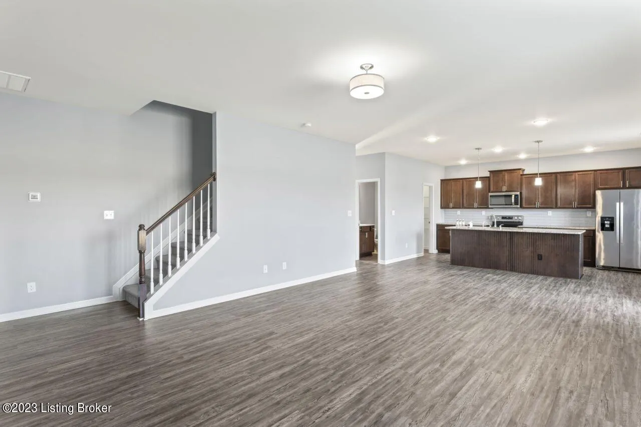 Louisville, Kentucky 40229, United States, 4 Bedrooms Bedrooms, ,3 BathroomsBathrooms,Residential,Active,83441