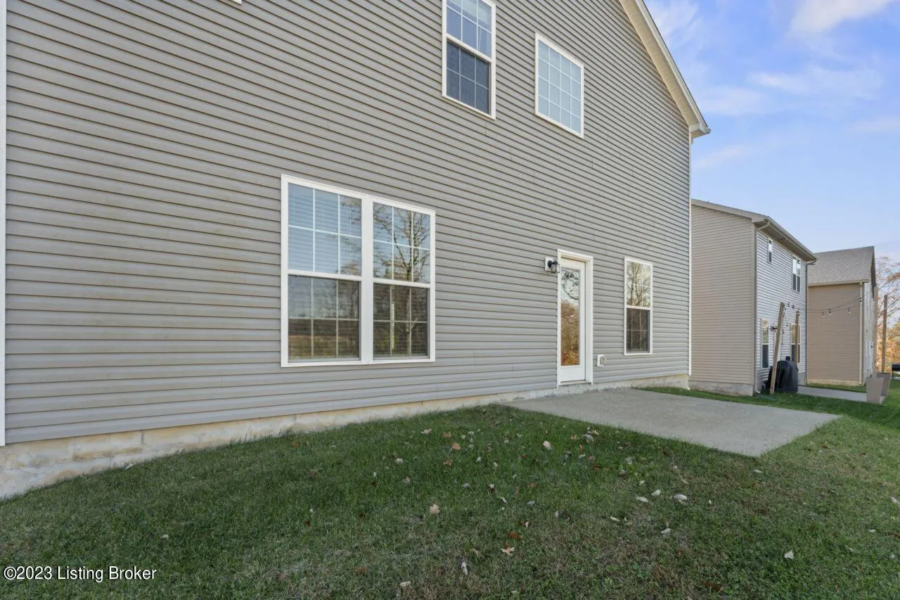 Louisville, Kentucky 40229, United States, 4 Bedrooms Bedrooms, ,3 BathroomsBathrooms,Residential,Active,83441