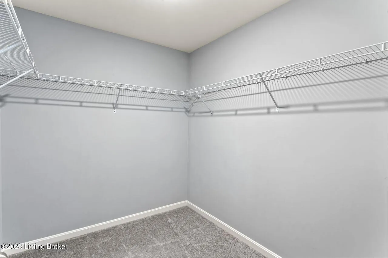 Louisville, Kentucky 40229, United States, 4 Bedrooms Bedrooms, ,3 BathroomsBathrooms,Residential,Active,83441