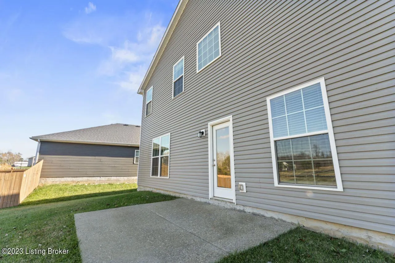 Louisville, Kentucky 40229, United States, 4 Bedrooms Bedrooms, ,3 BathroomsBathrooms,Residential,Active,83441
