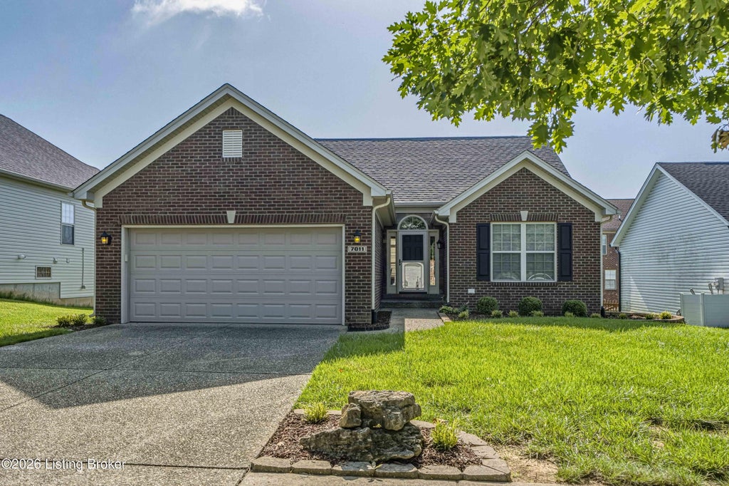 Photo of 7011 Hollow Oaks Dr, Louisville, KY 40291 (MLS # 1725155)