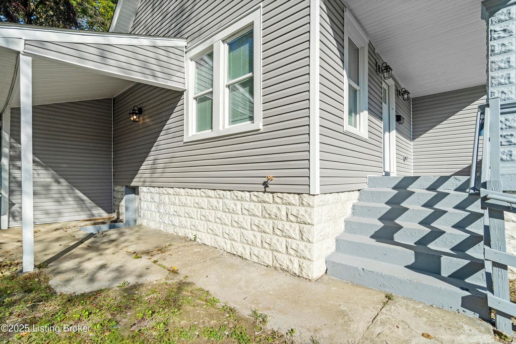 Photo of 440 Louis Coleman Jr Dr, Louisville, KY 40212 (MLS # 1701206)