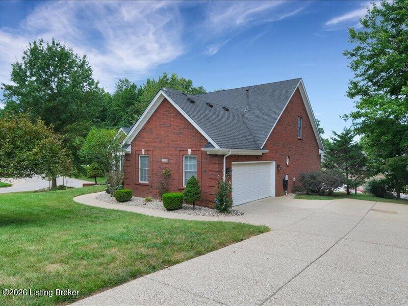 Photo of 7505 Deer Hollow Ln, Louisville, KY 40214 (MLS # 1731665)