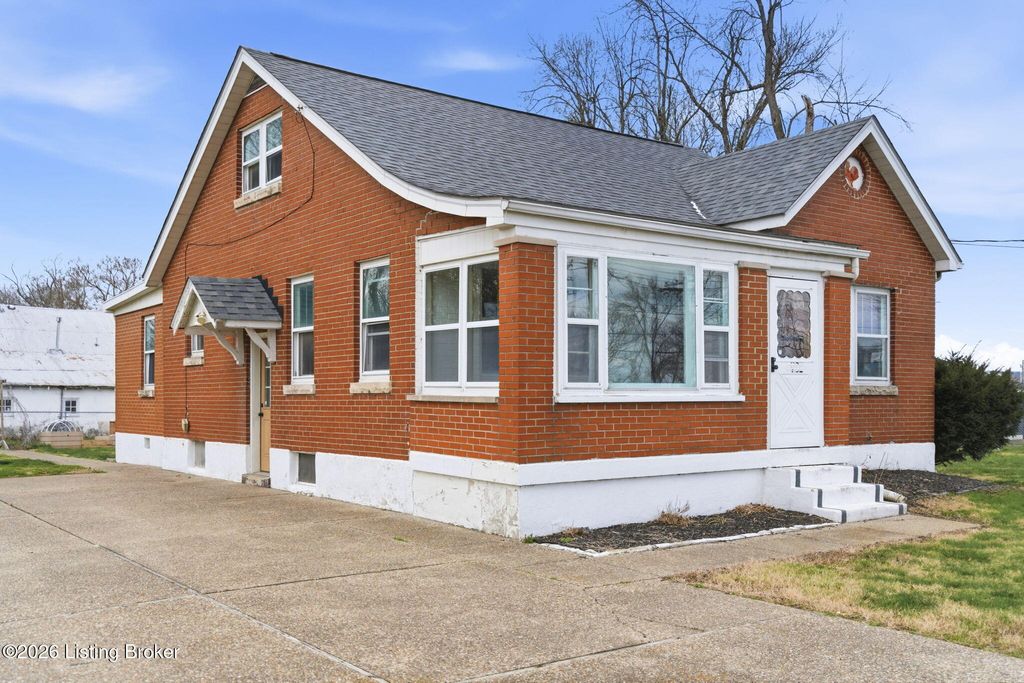 Photo of 3702 Kramers Ln, Louisville, KY 40216 (MLS # 1711789)