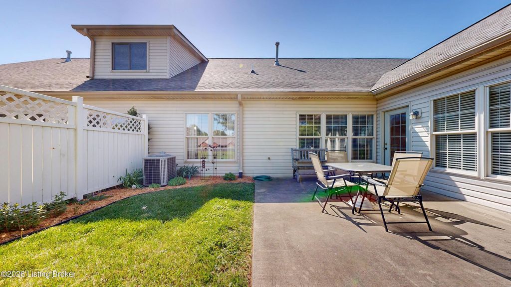 Photo of 2212 Pickwick Dr, New Albany, IN 47150 (MLS # 1715072)