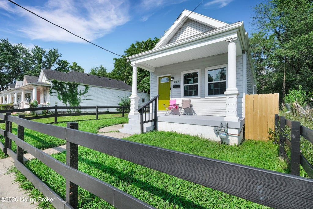 Photo of 214 N 26th St, Louisville, KY 40212 (MLS # 1724174)