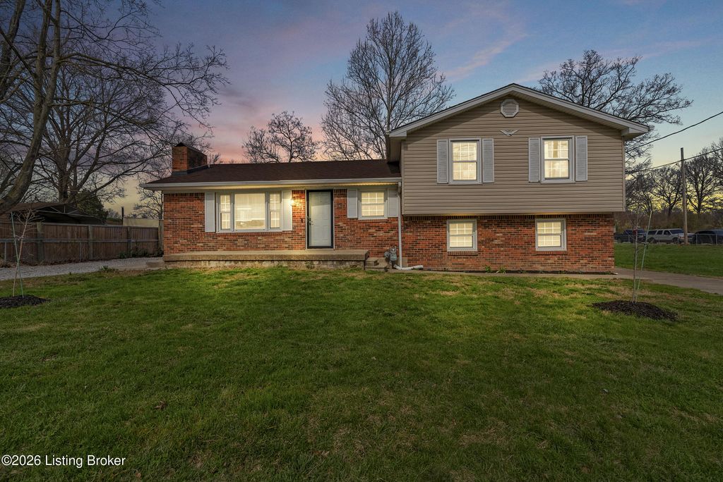Photo of 3701 Lees Ln, Louisville, KY 40216 (MLS # 1712374)