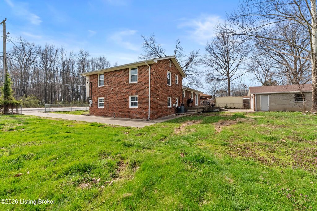 Photo of 3701 Lees Ln, Louisville, KY 40216 (MLS # 1712374)
