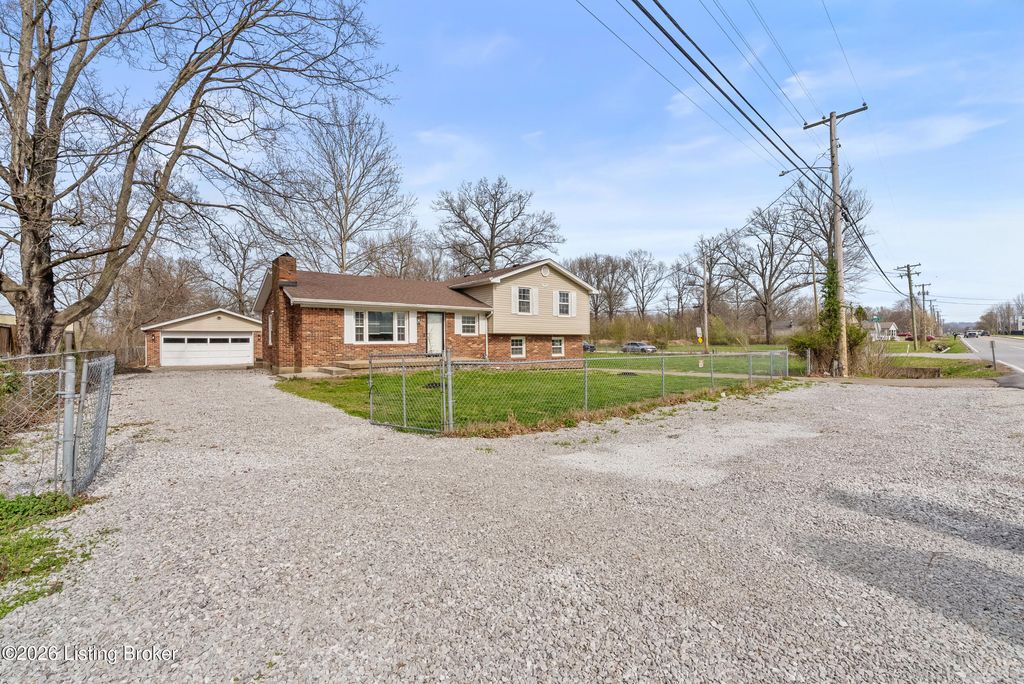 Photo of 3701 Lees Ln, Louisville, KY 40216 (MLS # 1712374)