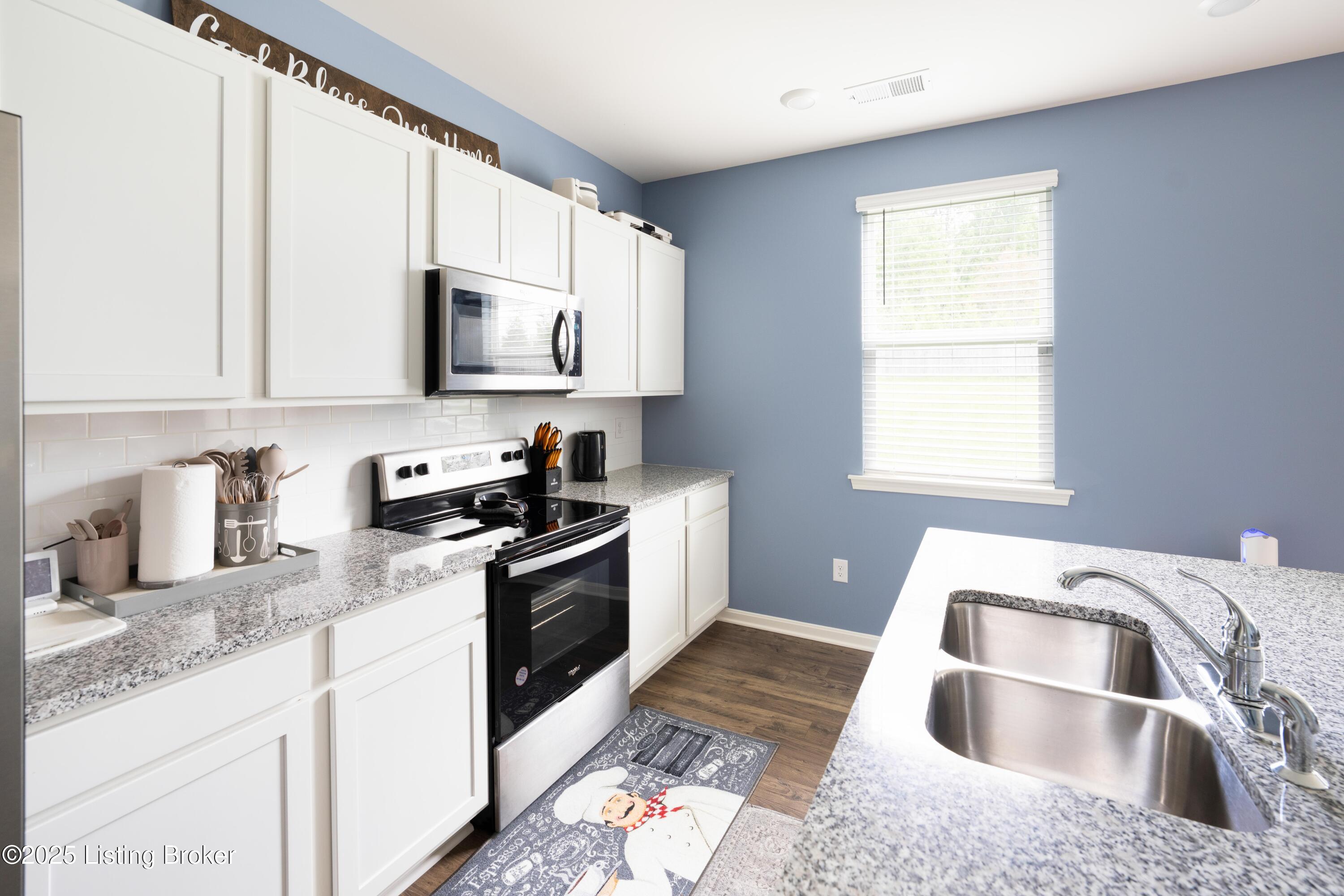 8005 Cedar Meadows Ln, Louisville, Kentucky image 8