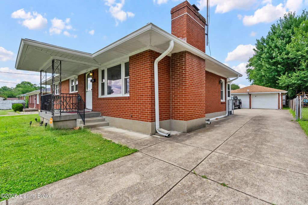 Photo of 2237 Thurman Dr, Louisville, KY 40216 (MLS # 1721123)