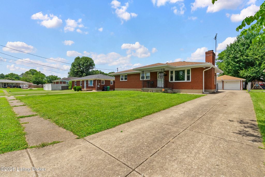 Photo of 2237 Thurman Dr, Louisville, KY 40216 (MLS # 1721123)