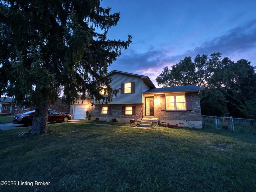 Photo of 399 Seminole Rd, Radcliff, KY 40160 (MLS # 1727833)