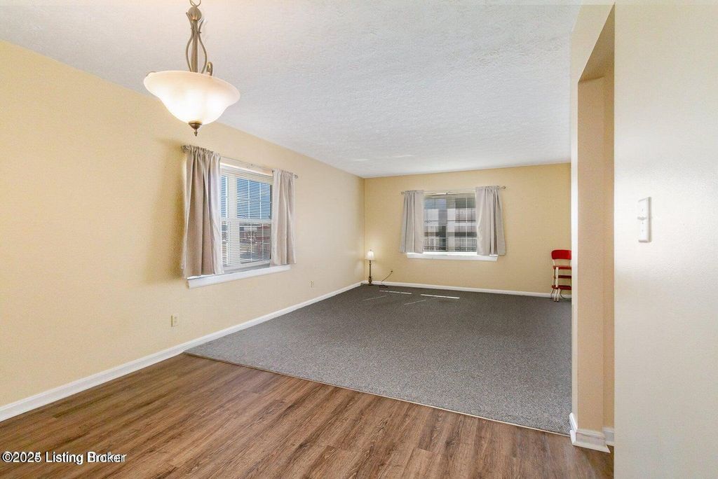 Photo of 312 EL CONQUISTADOR Pl #312, Louisville, KY 40220 (MLS # 1705107)